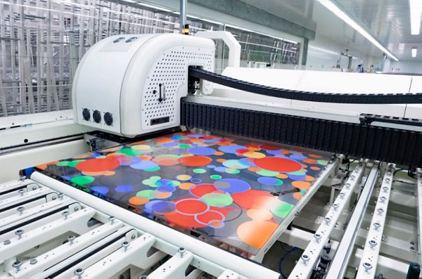Extremely high accuracy in printing (resolution up to 1,080 dpi) was the technically decisive criterion for the artist in deciding to commission sedak with the printing. Photo: sedak